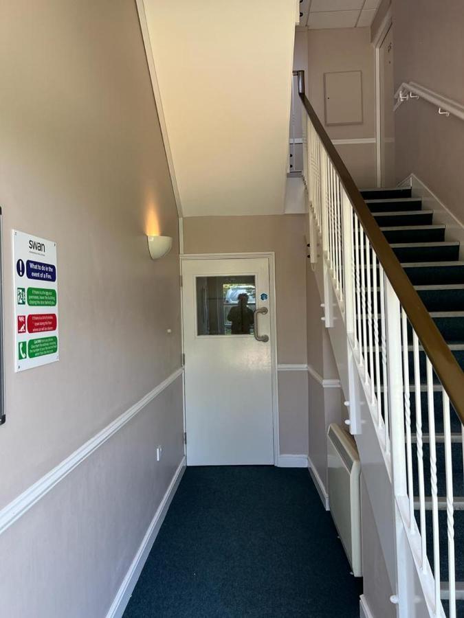 Modern Beautiful Gated Two Bed Apartment Stifford Exteriér fotografie