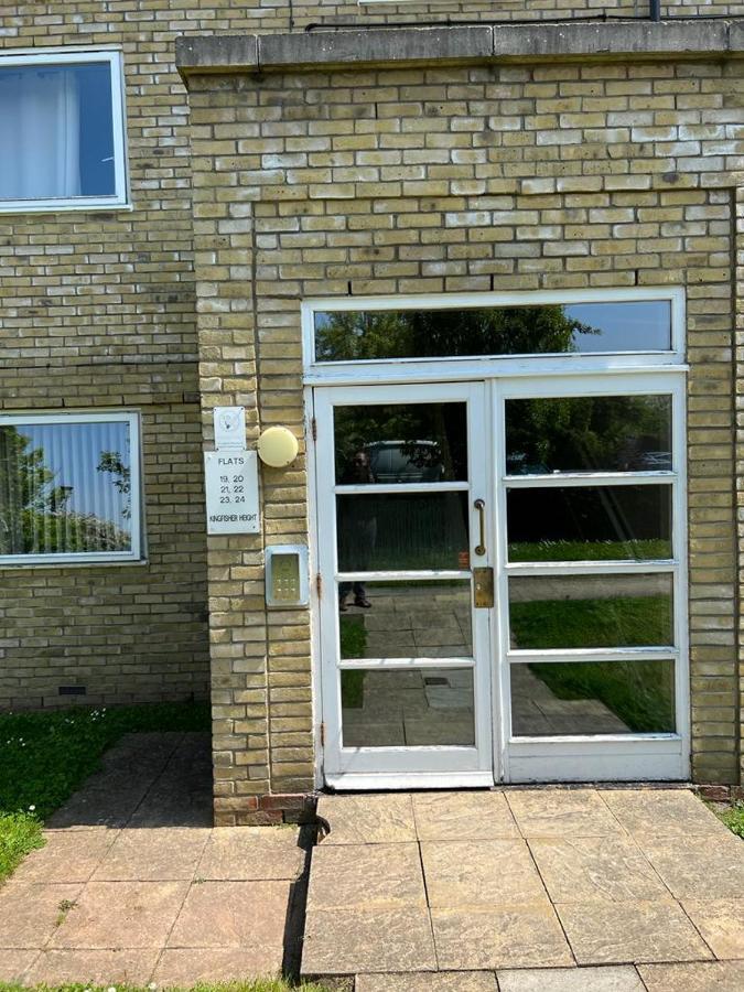 Modern Beautiful Gated Two Bed Apartment Stifford Exteriér fotografie